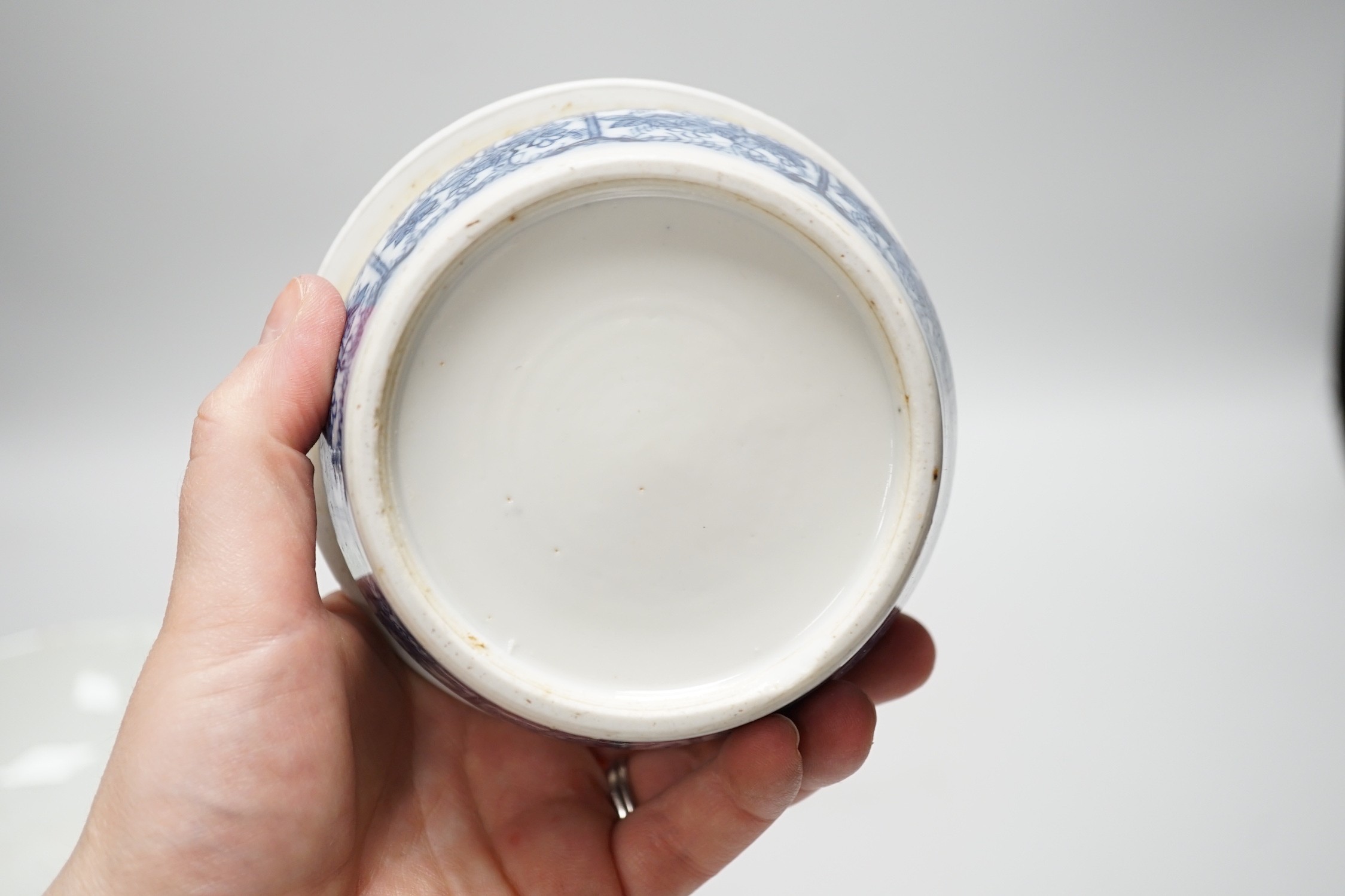 A Chinese blue and white Dragon medallion bowl, 16.3 cm, a blue and white pot cover and stand and a Japanese box and cover